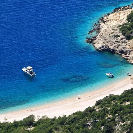 By The Sea - 7806 Apartment Cres