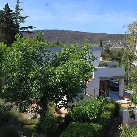 Apartment By The Sea - 7806 *